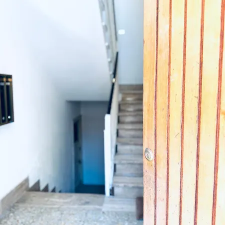 לינה וארוחת בוקר Salecce 3*