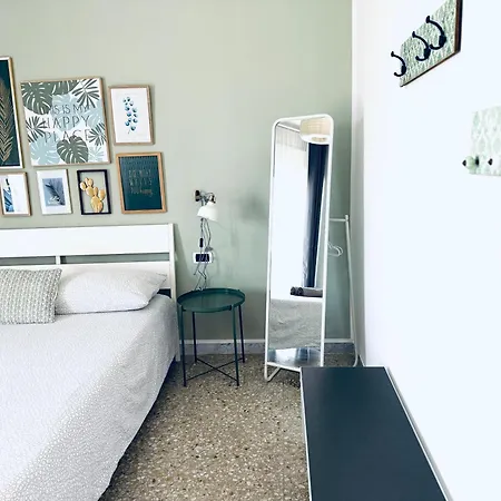 Salecce Oda ve Kahvaltı 3*